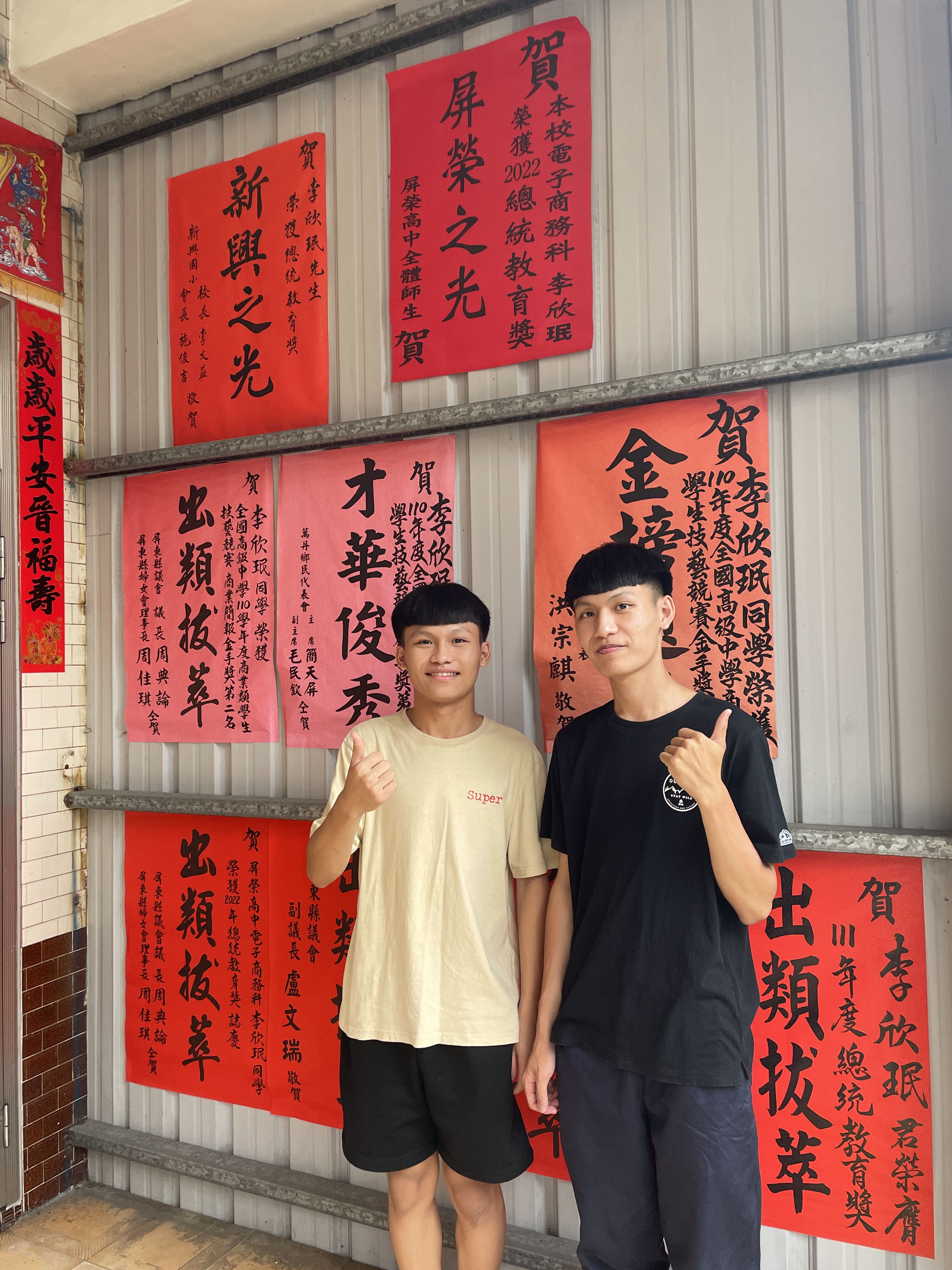 欣珉與弟弟2人感謝各界愛心。李佳玲攝