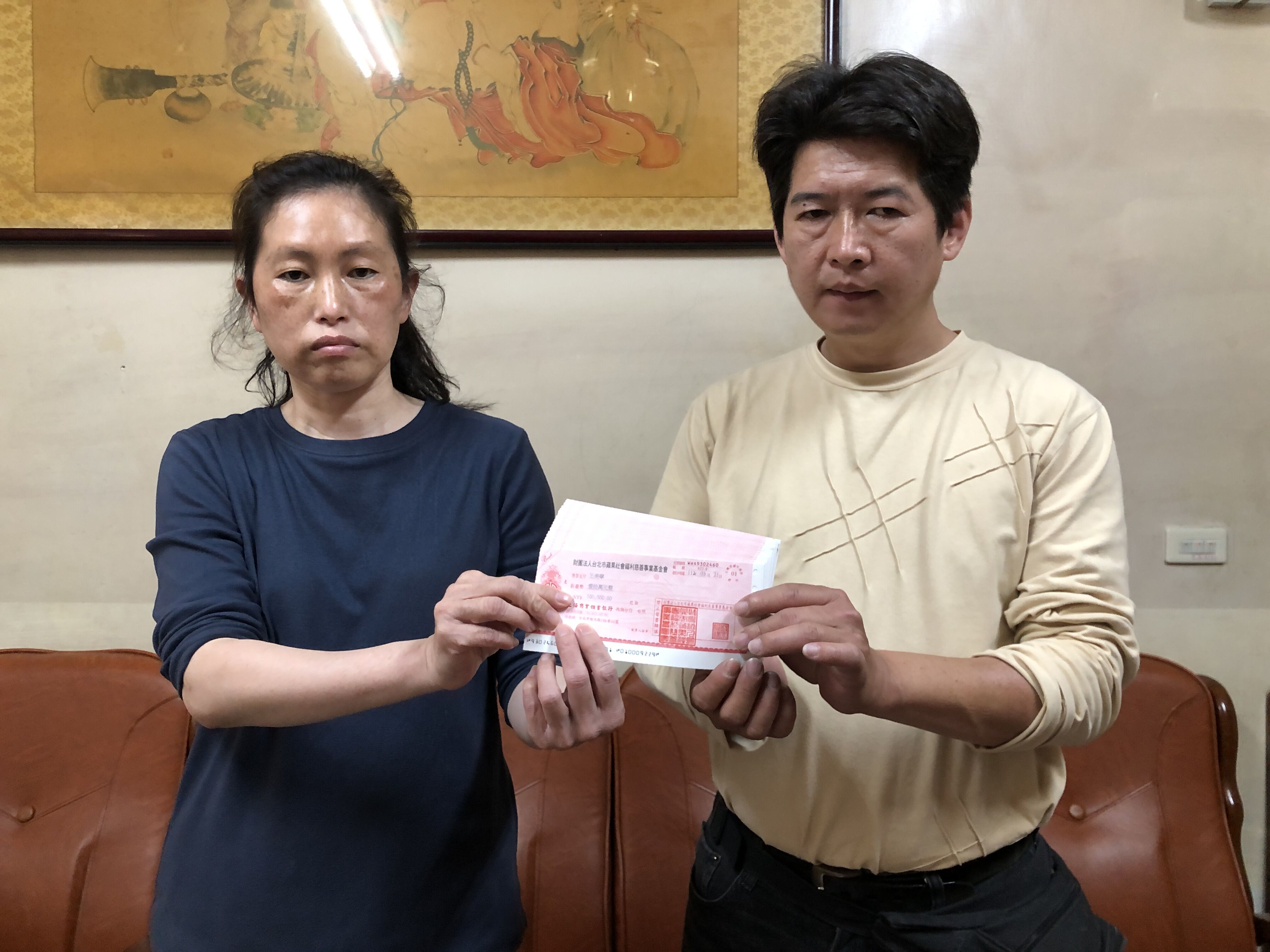 【暖流結案A5472】婦謝84萬善款助顧癱夫3學子  努力復健再站起