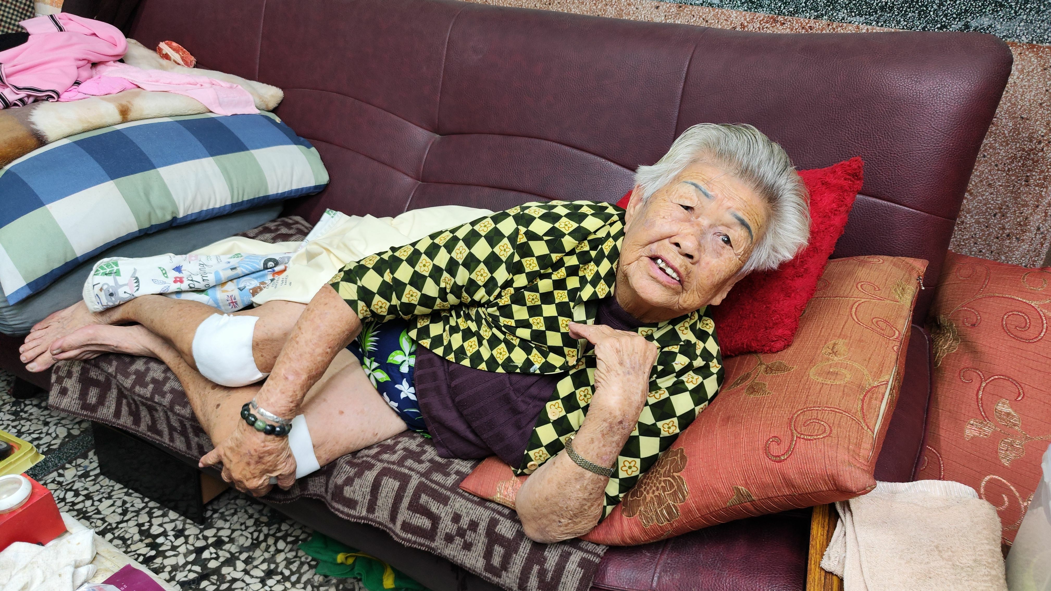 阿園同住的阿嬤阿卿婆已88歲，略為不良於行。韓旭爾攝