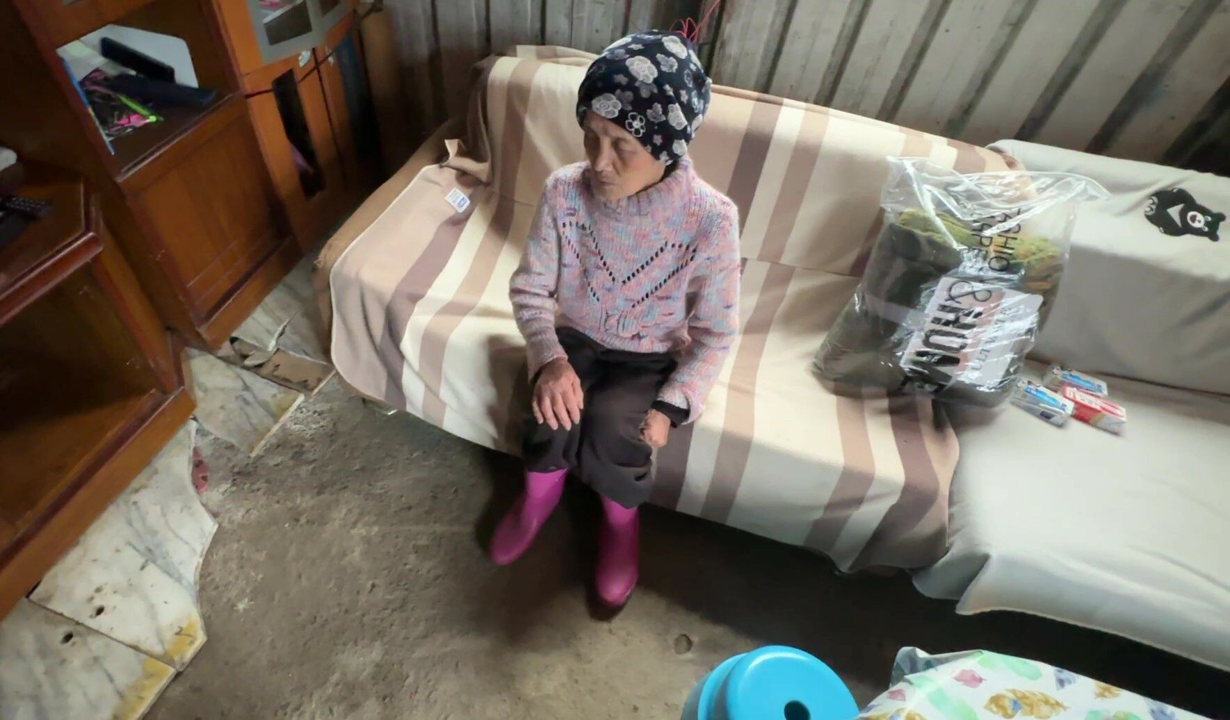 阿雯住院後，山上部落獨留72歲因年老退化的婆婆阿玉嬤，要照顧家中才11歲的雙胞胎孩子。江品璁攝