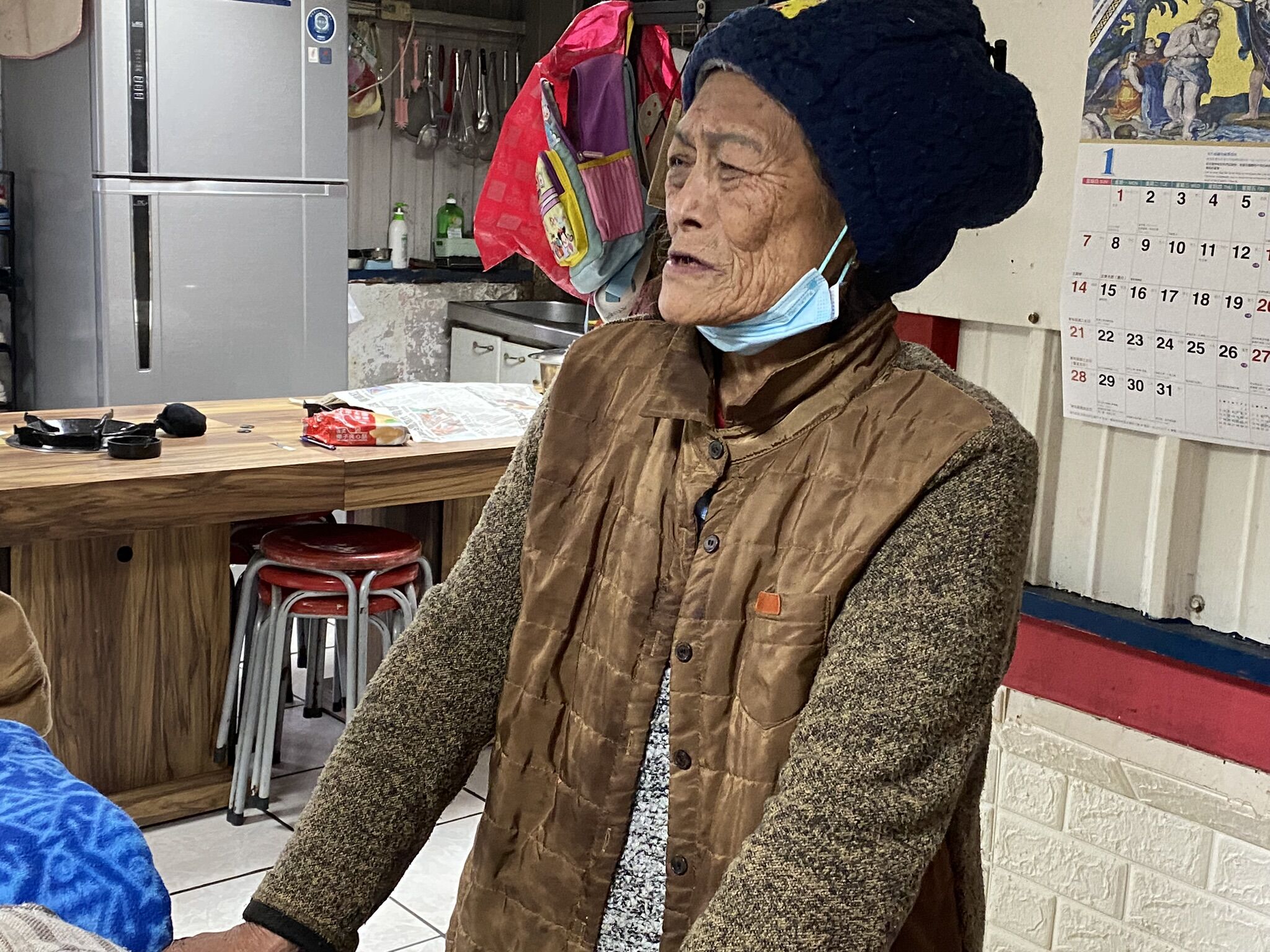 阿義的媽媽阿秀已快70歲，年紀大只能幫阿義煮飯幫看顧一下孫女。王雪玲攝