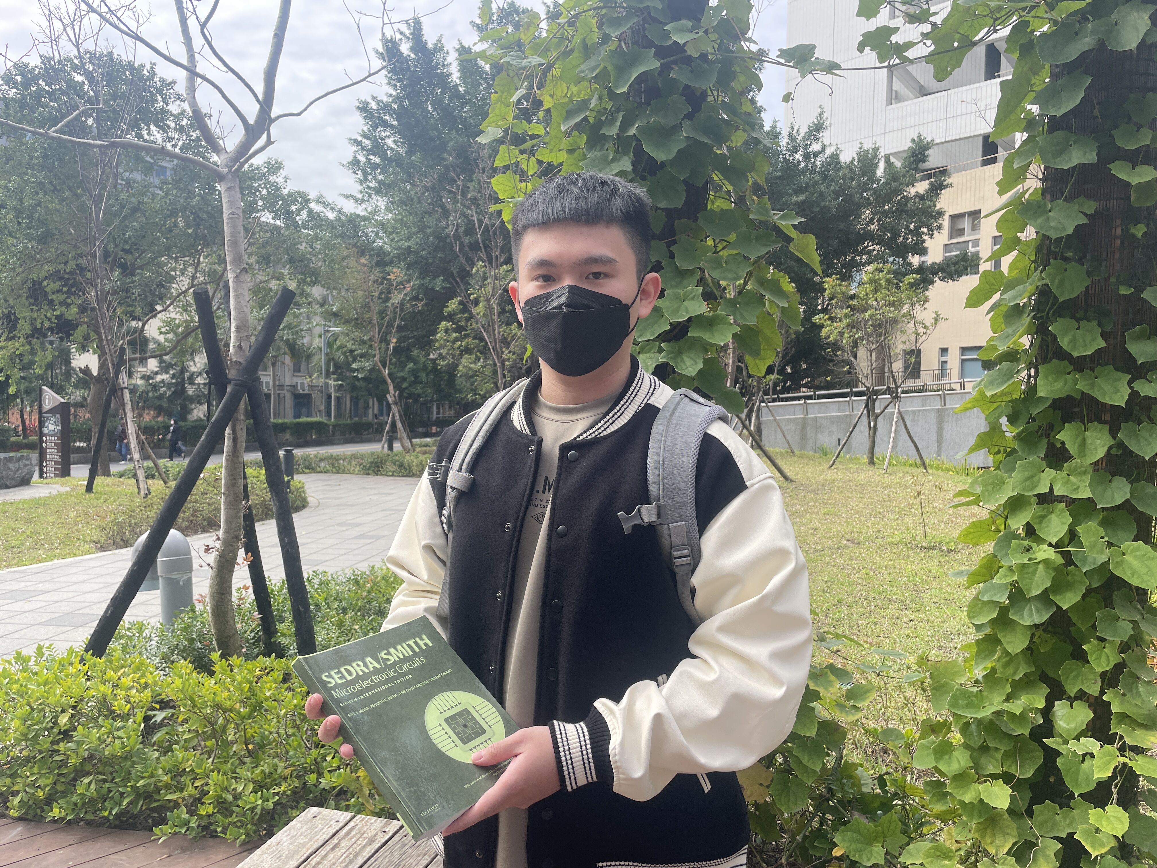 小豪就讀成功大學醫學工程系系4年級，他謝謝捐款人愛心，從他就讀大1起持續給予的協助。