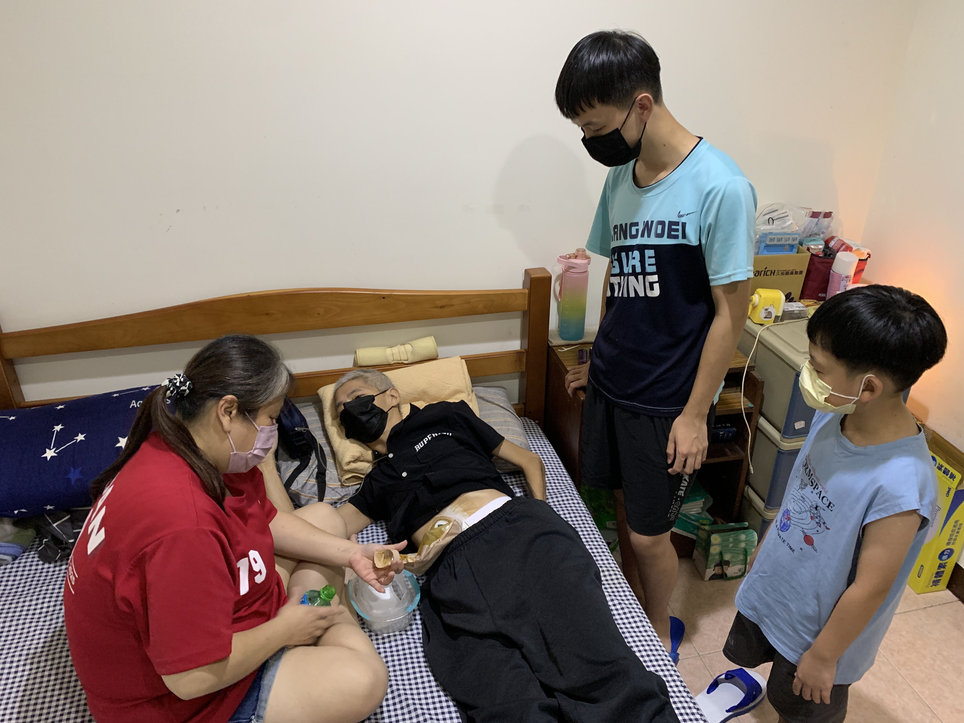 鬱夫盡力工作未料遭癌襲 妻小共同陪伴一起面對過低谷 鬱夫盡力工作未料遭癌襲 妻小共同陪伴一起面對過低谷